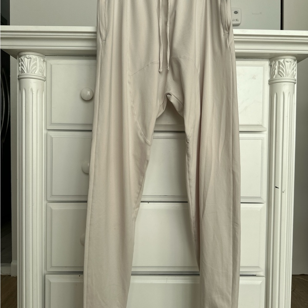 ALO Yoga Drop Crotch Joggers
Women’s Size: S - Picture 14 of 14